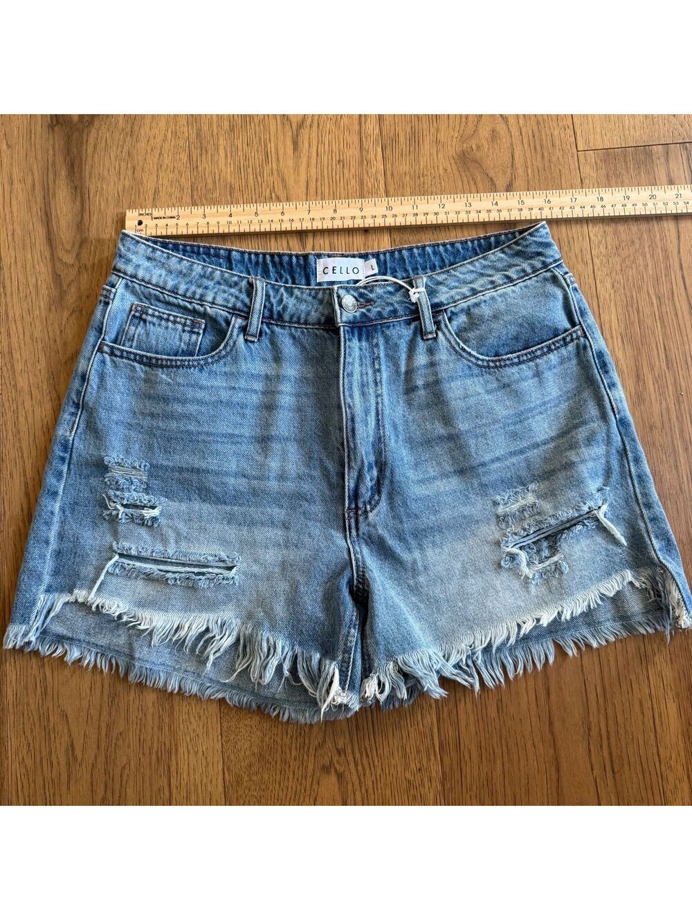 New CELLO High Rise Denim Shorts Size Large